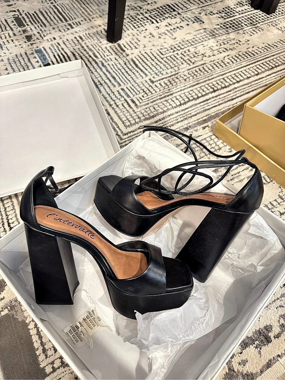 L’intervalle Black Platform Heels